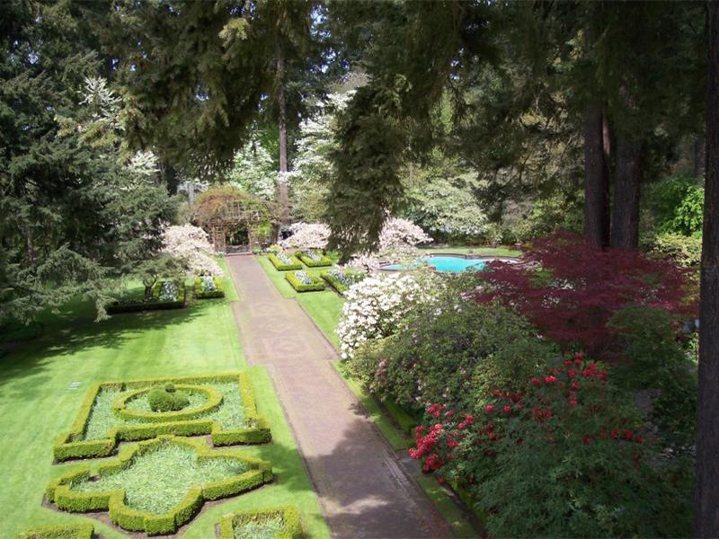 Image of lawns and gardens at Lakewold Gardents.